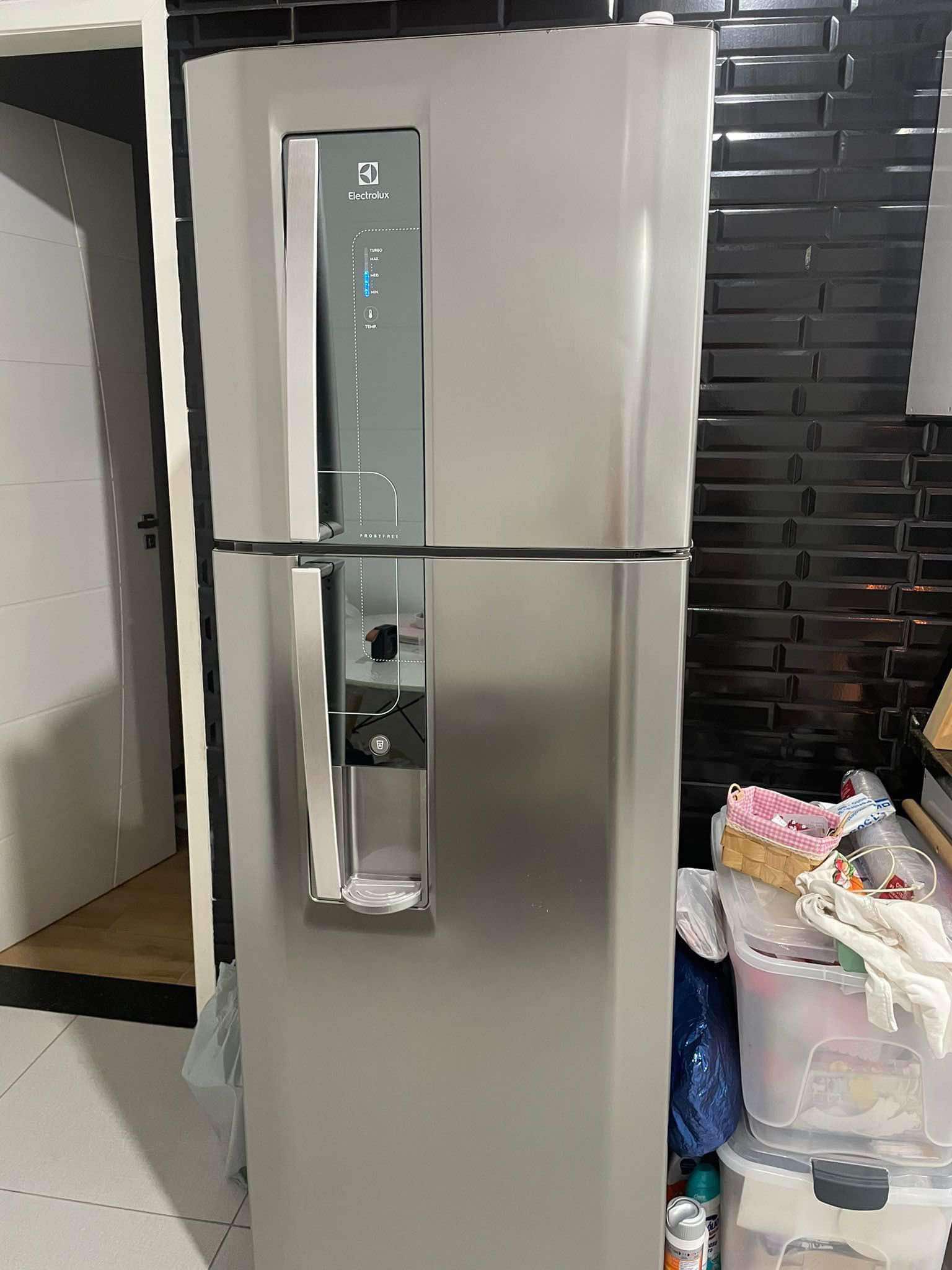 Geladeira Electrolux inox 410 litros funcionado perfeitamente